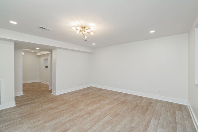 Building Photo - 2705 Hodge Rd