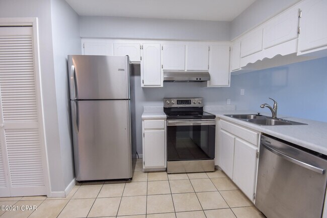 Building Photo - 1034 11th Ct