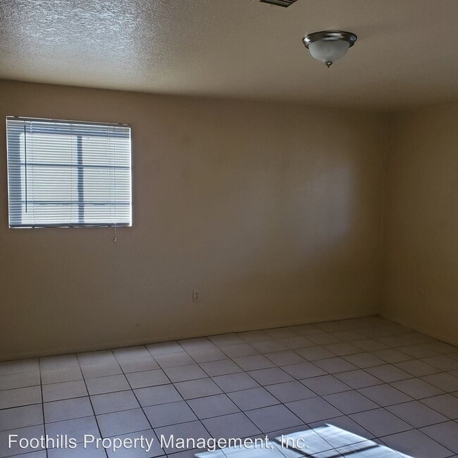 Building Photo - 2 br, 1 bath Apartment - 1629 Birch Street #4