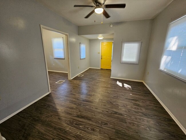 Foto del edificio - 3 Bed, 2 Bath, Elkhart