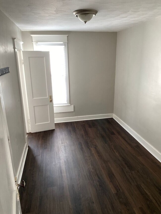 Building Photo - 1121 Jennette Avenue NW