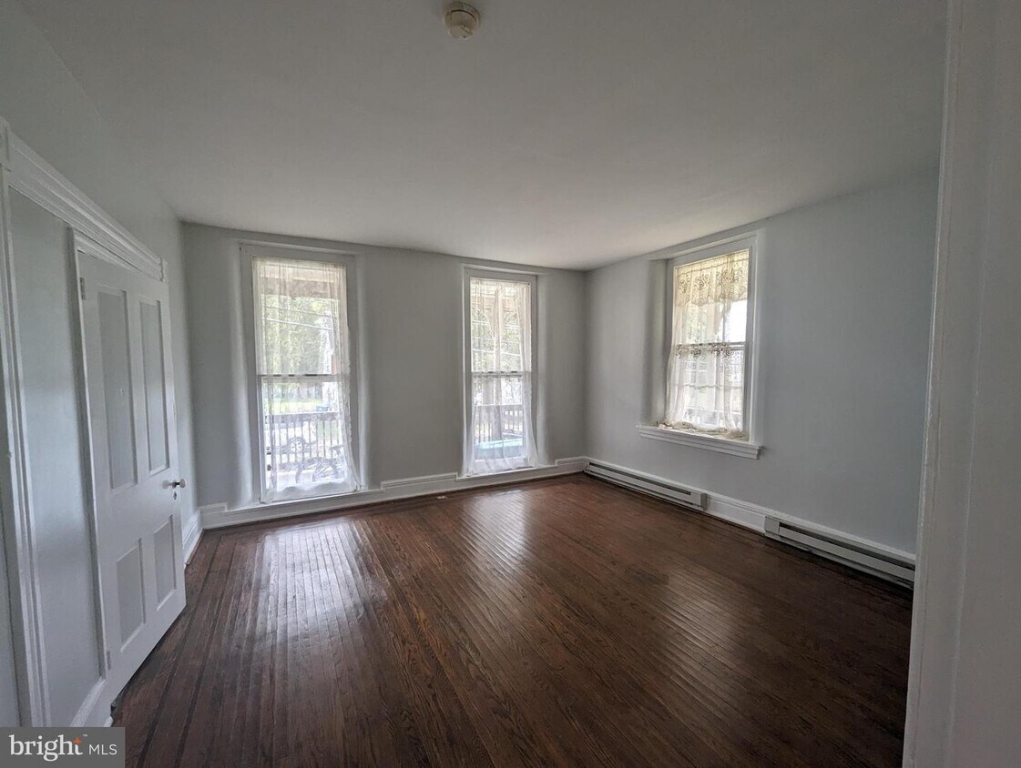 Primary Photo - 200 Cochran St