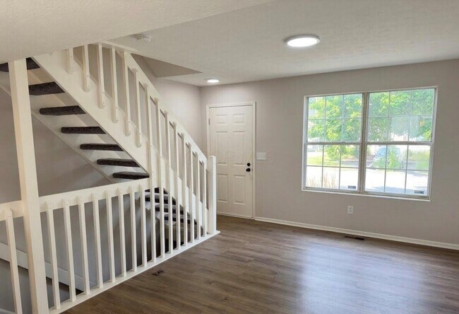 Building Photo - 5122 Singleton Dr