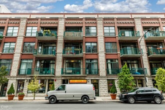 Building Photo - 843 W Monroe St