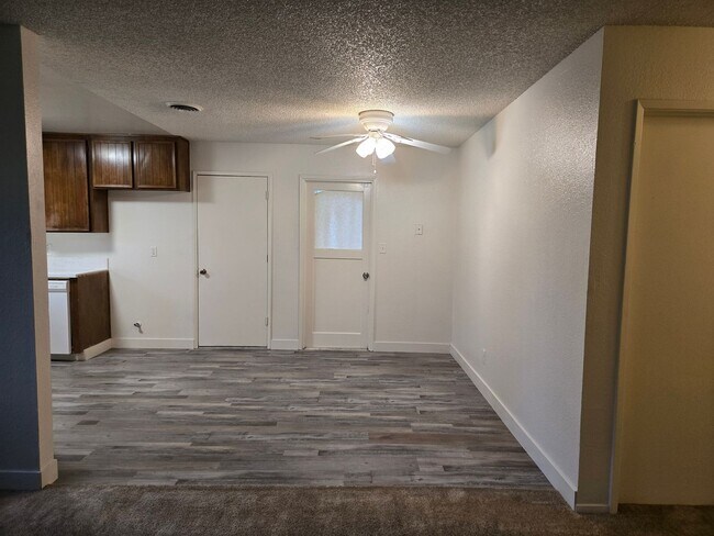 Foto del edificio - 545 Bluefield Ave