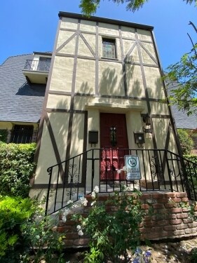 Foto del edificio - 1156 N Curson Ave