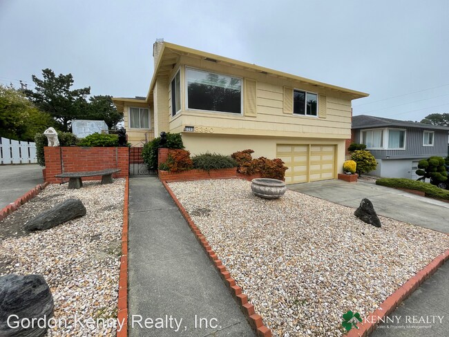 Building Photo - 4 br, 3 bath House - 3390 Fleetwood Drive