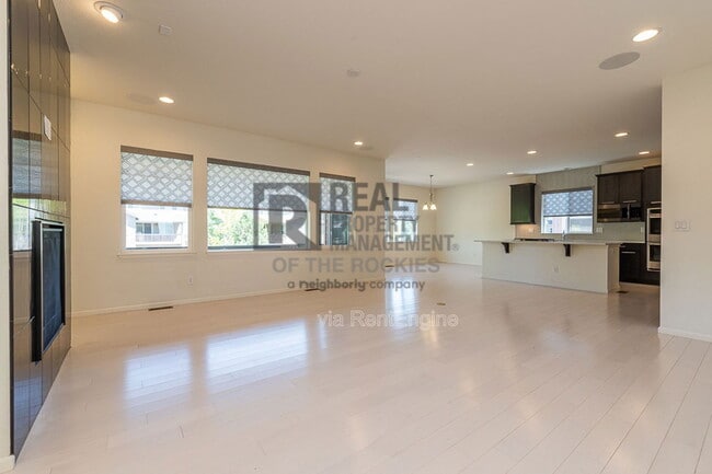 Foto del edificio - 5720 Big Canyon Dr