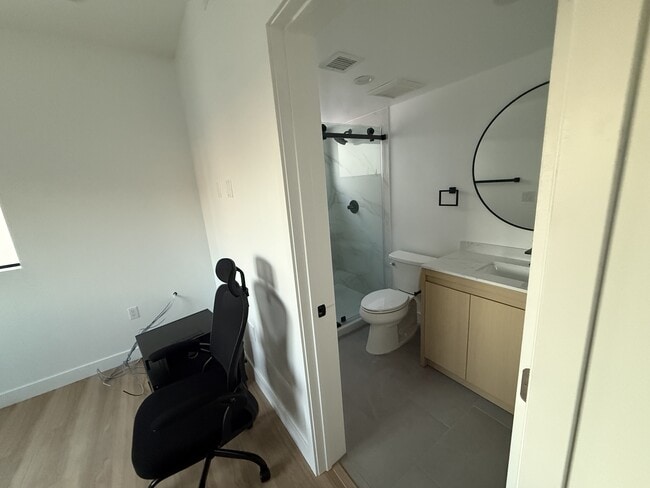 Building Photo - 1200 W 37th Dr