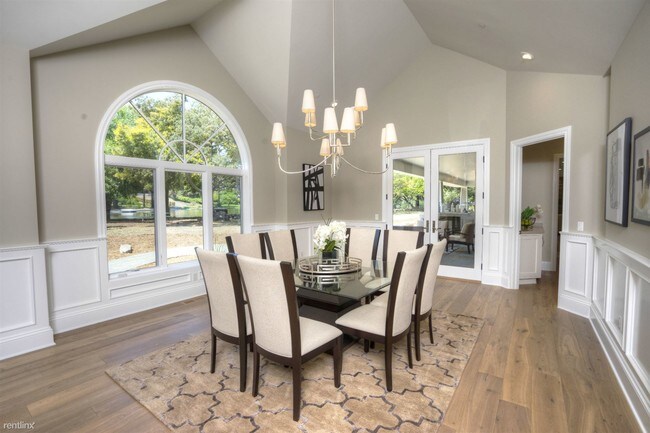 Foto del edificio - 1090 Lakeview Way