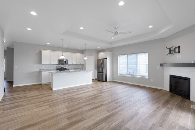 Building Photo - Spacious 4BR Townhome in North Liberty