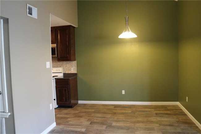 Building Photo - 7202 Mansions Dr