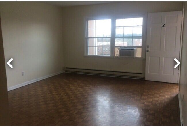 Building Photo - 601 W Poplar St