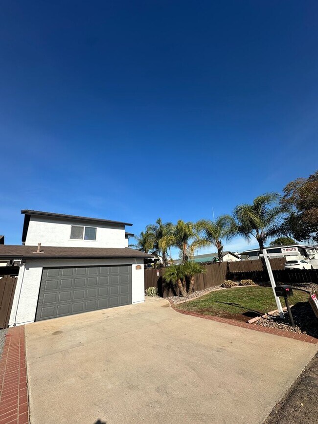 Foto del edificio - Remodeled 2 Story 3BR/2BA House with Vinyl plank flooring, Fenced backyard & 2 Car garage and more!