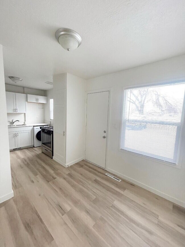 Building Photo - 1054 W 1520 N