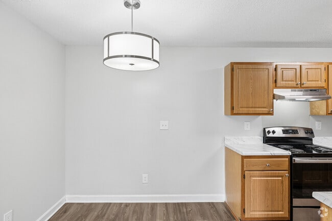 Laurel con chimenea - 2 habitaciones, 2 baños - 922 pies cuadrados - Comedor - The Oaks of Dunlop Farms