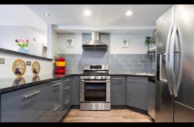 Building Photo - 138 E Bailey Rd