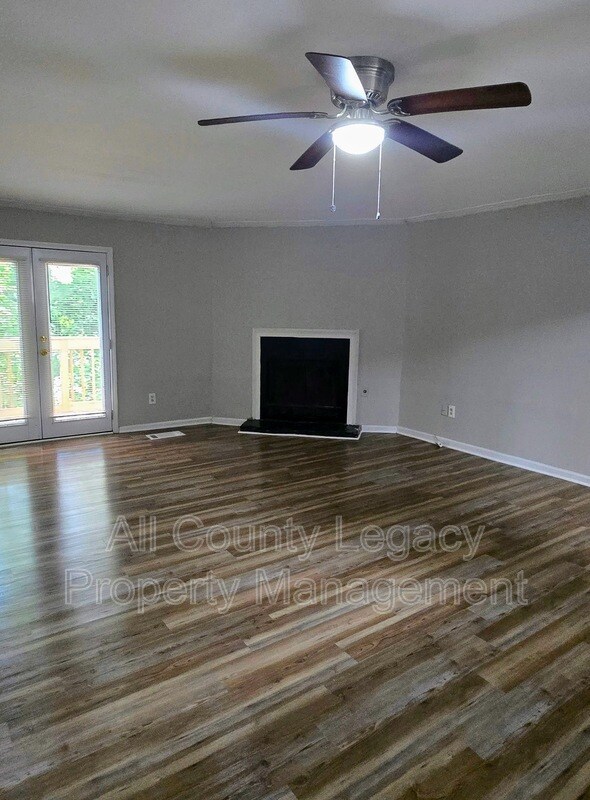 Photo - 917 S Indian Crk Apartment