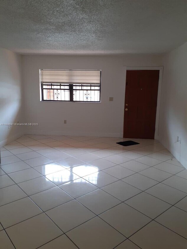 Primary Photo - 1331 W 51st Pl