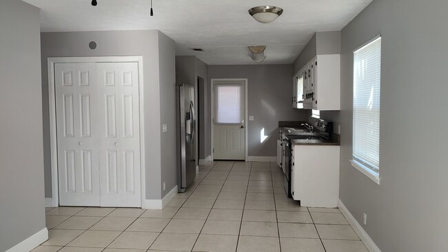 Building Photo - 6217 Pinetree Ave