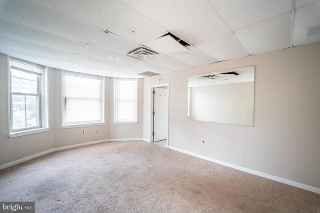 Building Photo - 1440 Callowhill St