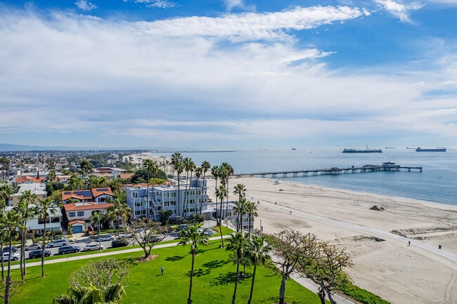 Building Photo - 16 S 36th Pl