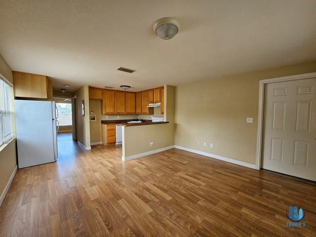 Building Photo - AMAZING DEAL on 1 Bed | 1 Bath apartment a...
