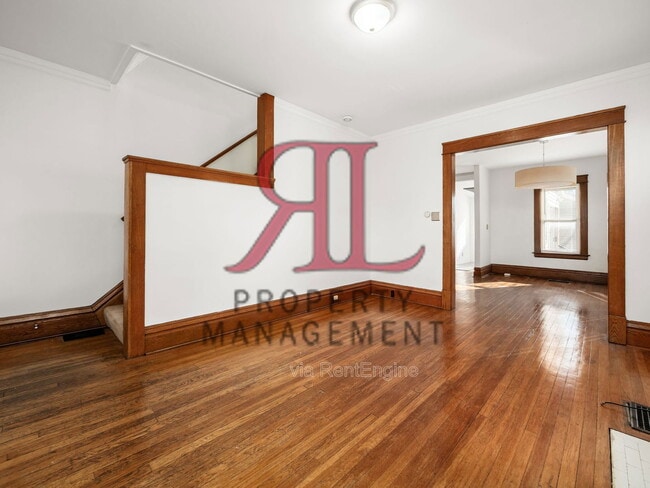 Building Photo - 1014 Bruck St