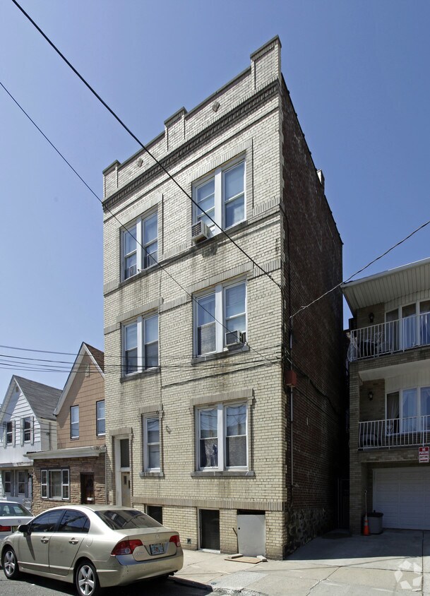 Building Photo - 6013 Madison St