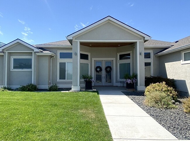Building Photo - Elegant home in the Heights at Canyon Lakes