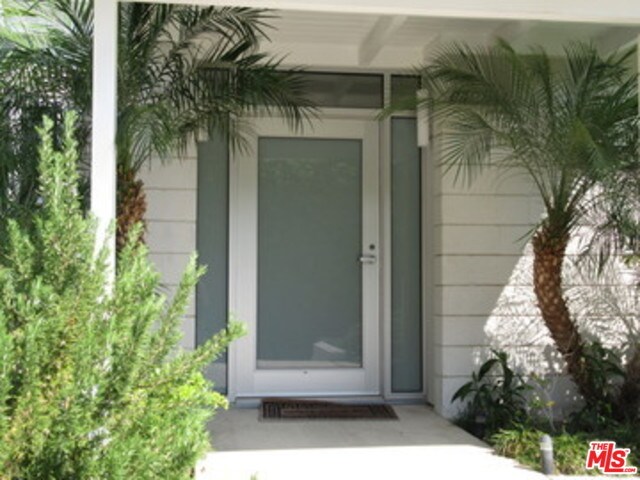 Foto del edificio - 1210 N Kenter Ave