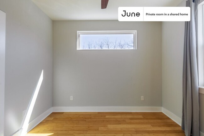 Foto del edificio - Private bedroom in 2 bed/2.5 bath Home