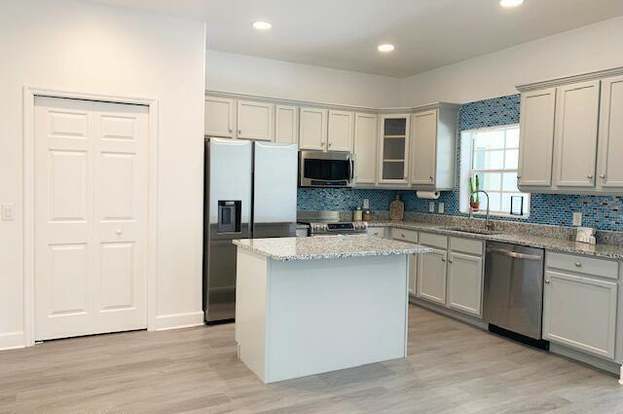 Building Photo - 220 Chandler St