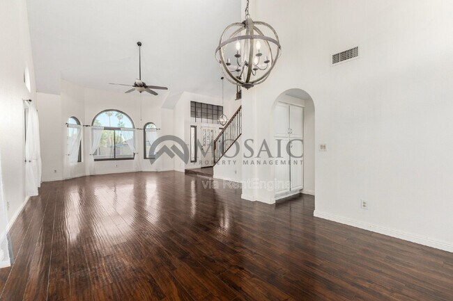 Foto del edificio - 634 E Century Ave