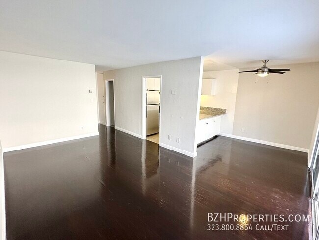 Foto del edificio - 7544 Hampton Ave