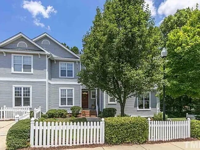 Building Photo - Beautifully Furnished 2-Bedroom Townhome i...