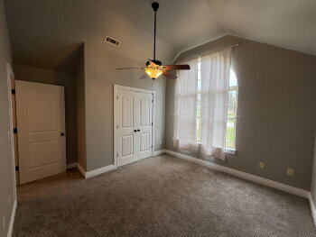Foto del edificio - Amazing 4BR House with 3 Car Garage