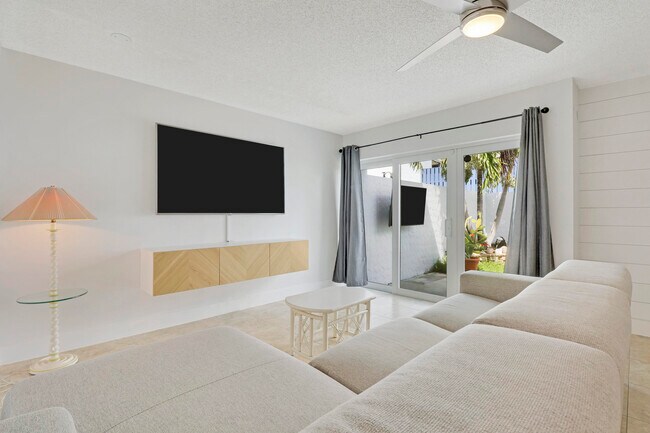 Foto del edificio - 118 Castlewood Dr