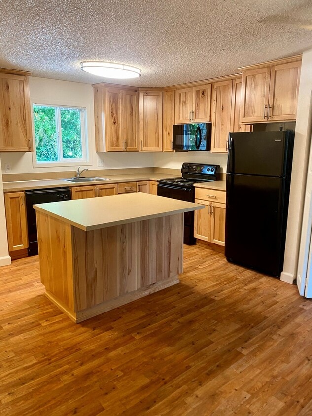 Photo - 8585 SW Canyon Ln (Portland, OR)