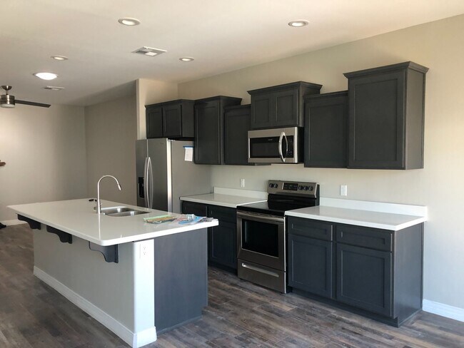Building Photo - Amanecer Townhomes in Somerton