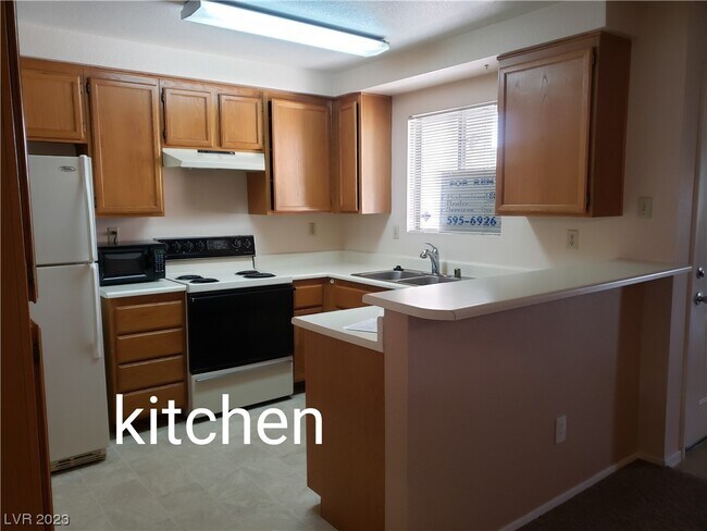 Building Photo - 6877 Tamarus St