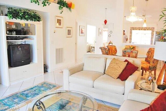 Foto del edificio - Bright and airy in beautiful gated community - lake views and Florida sunshine!