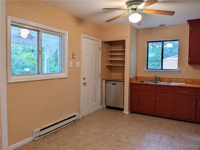 Foto del edificio - 10222 Carol Anne Rd