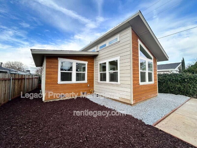 Building Photo - 10753 Oakton Way