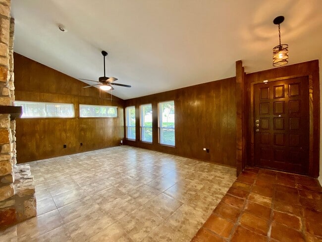 Building Photo - 7219 Scenic Brook Dr