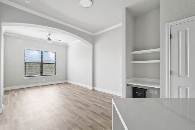 Foto del edificio - No Deposit! Modern 1/1 in Downtown!