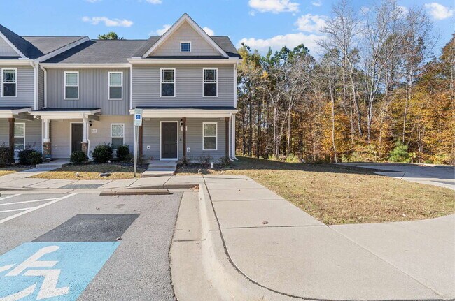 Building Photo - Charming 2-Bed Townhouse Retreat with 2.5 Baths in Clayton - 1212 Sq Ft of Comfort!