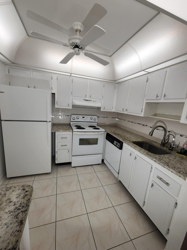 Building Photo - 659 Brittany Ct