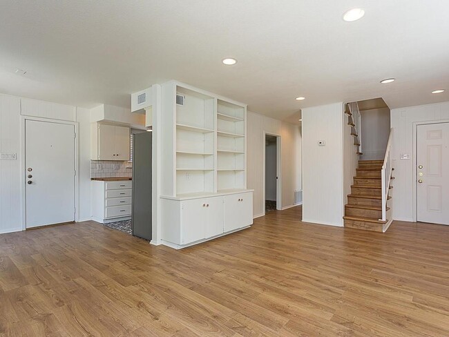 Building Photo - 1800 W 46th St