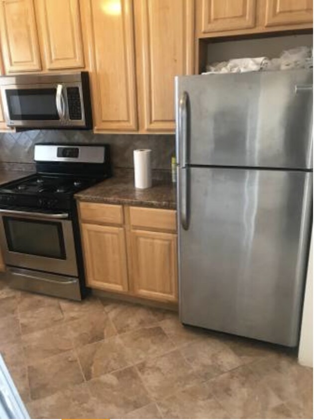 Foto principal - 1749 Stillwell Ave